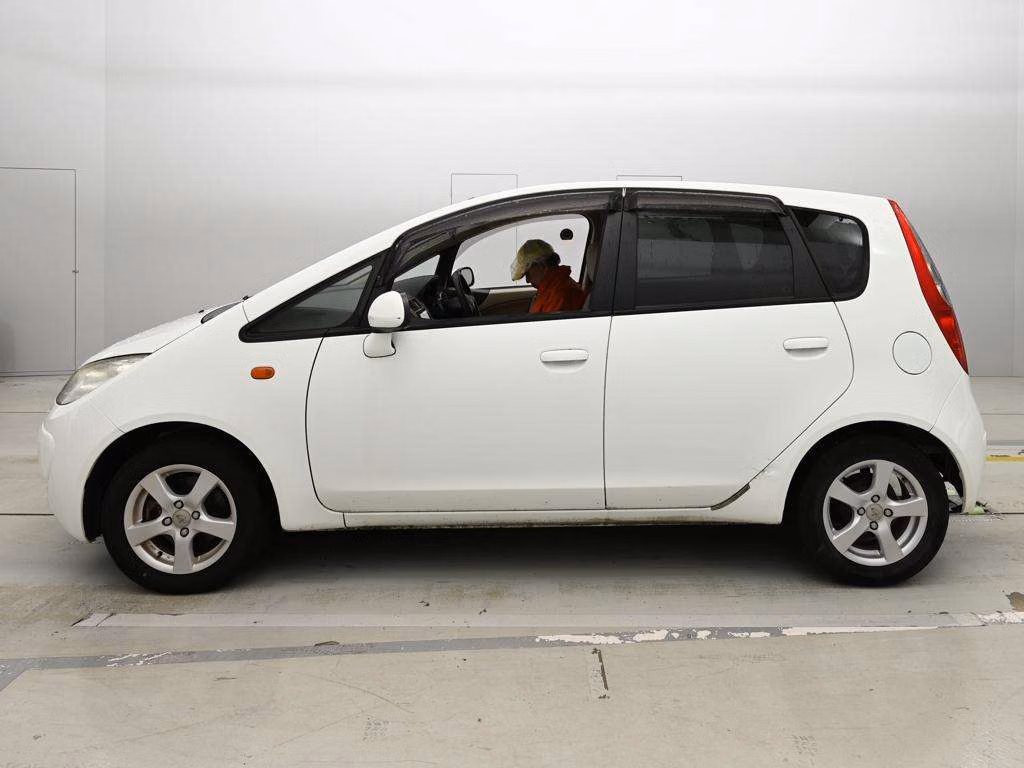 MITSUBISHI COLT