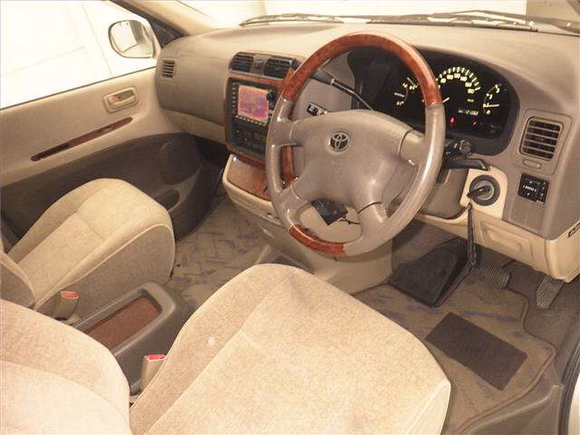 TOYOTA GRAND HIACE