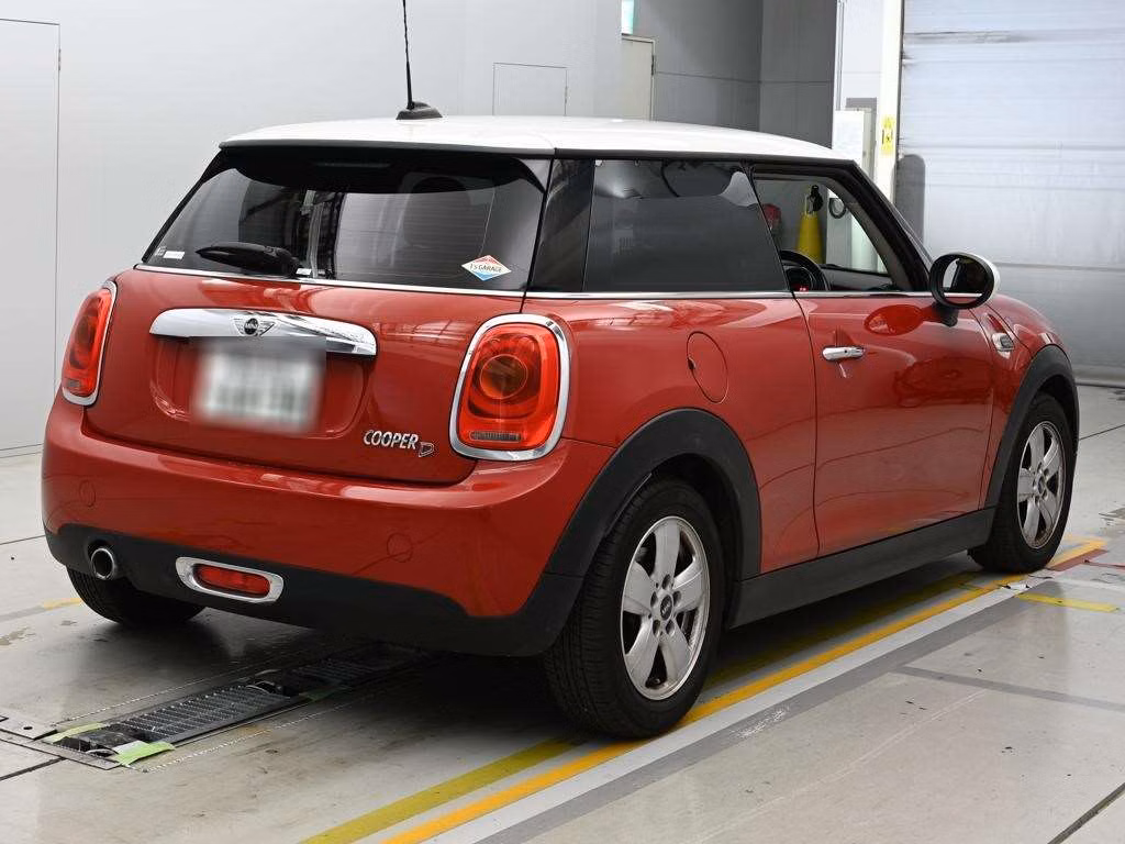MINI HATCH
