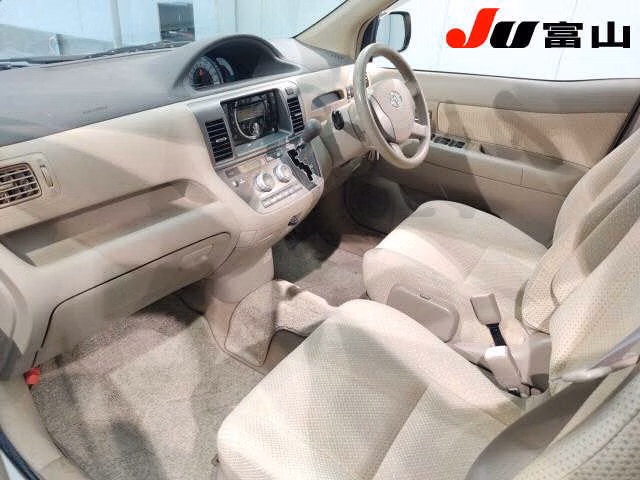 TOYOTA RAUM