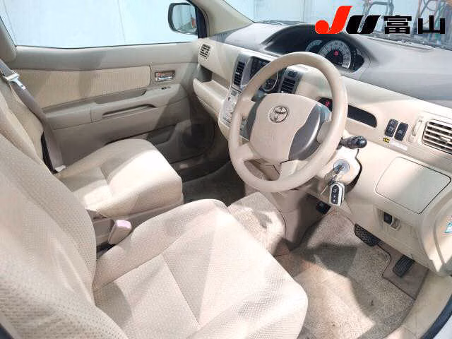 TOYOTA RAUM