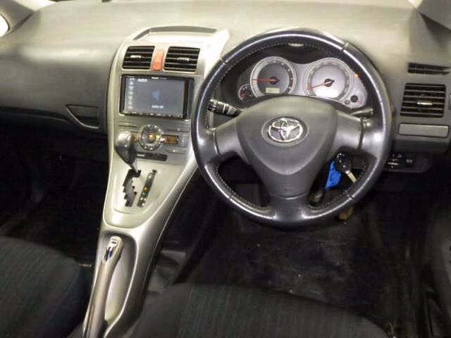 TOYOTA AURIS
