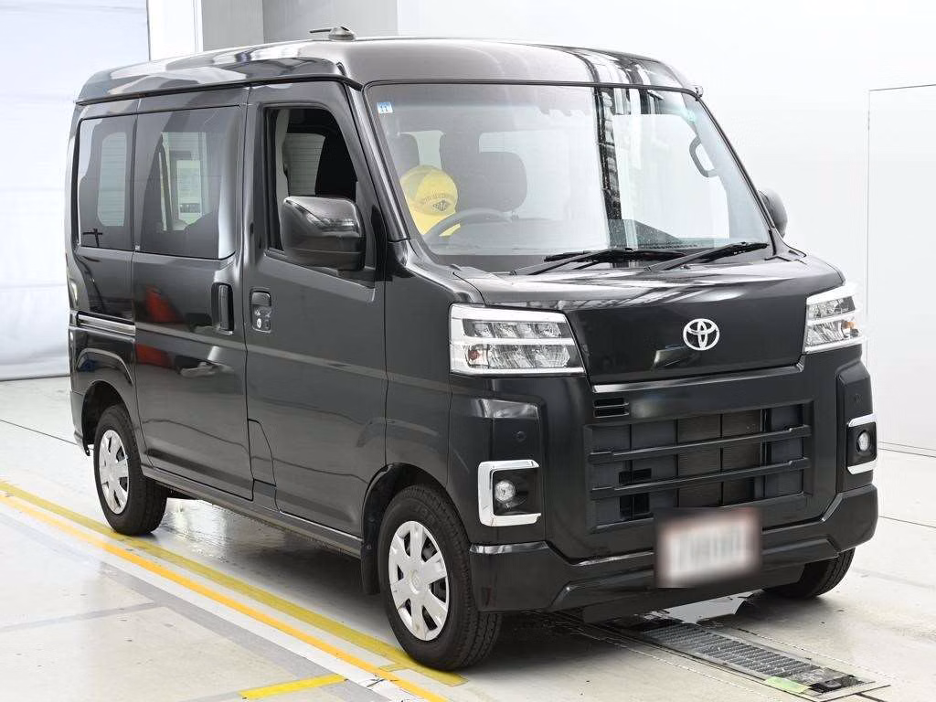 TOYOTA PIXIS VAN