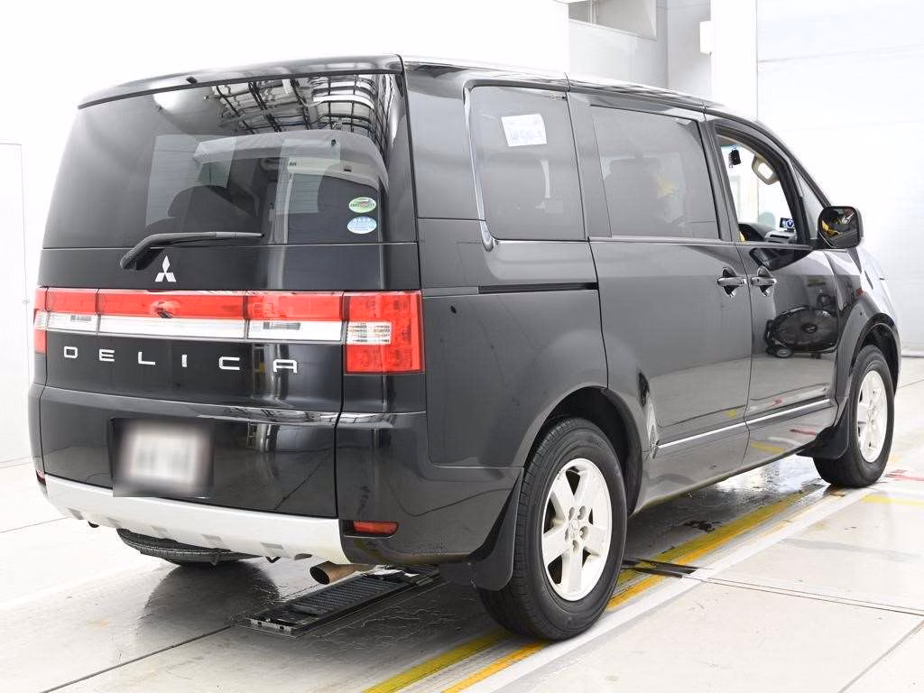 MITSUBISHI DELICA D:5