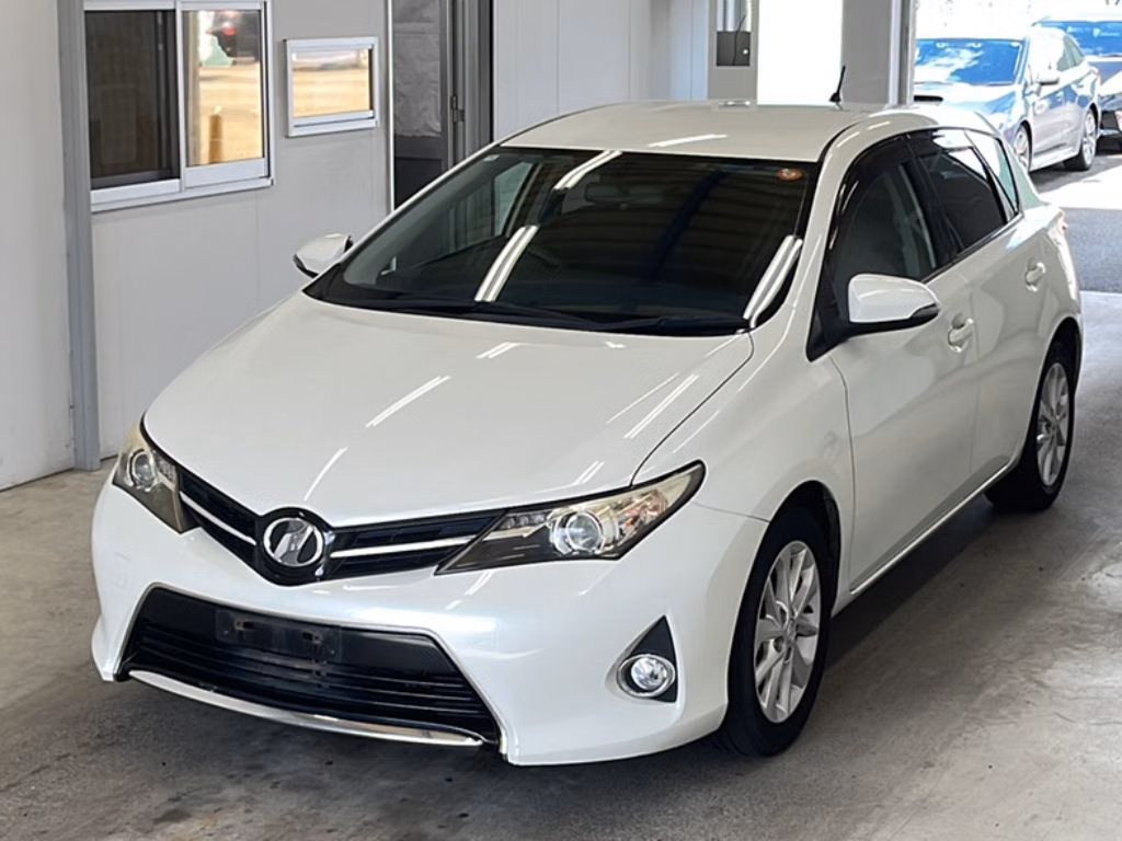 TOYOTA AURIS