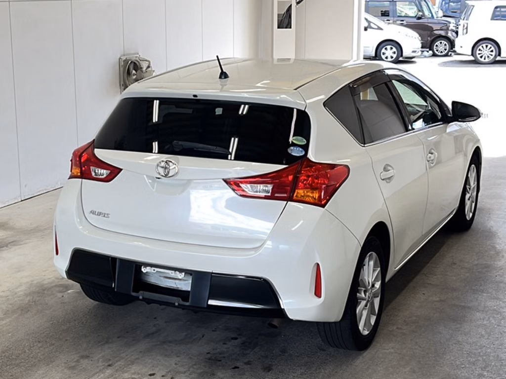 TOYOTA AURIS