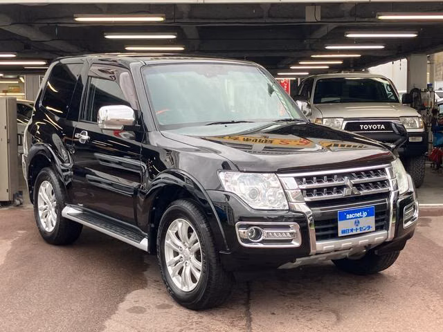 MITSUBISHI PAJERO