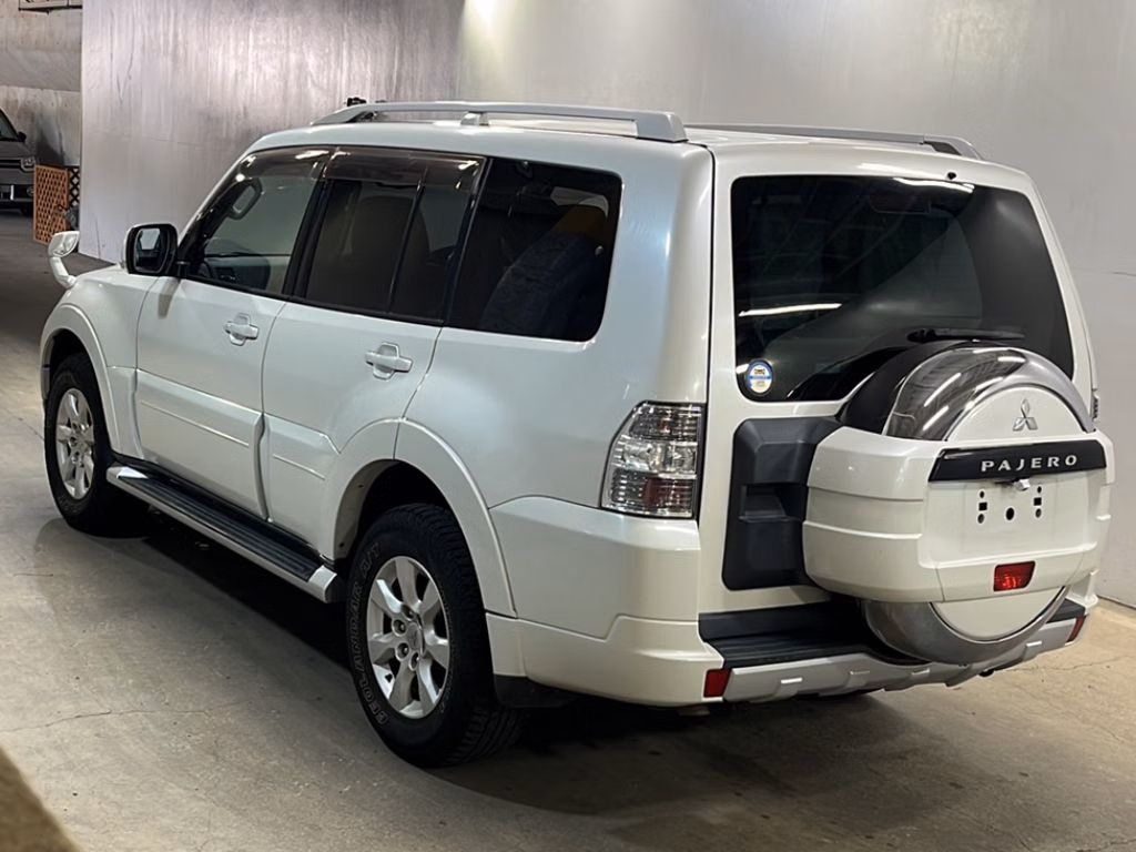 MITSUBISHI PAJERO