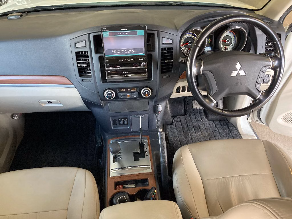 MITSUBISHI PAJERO