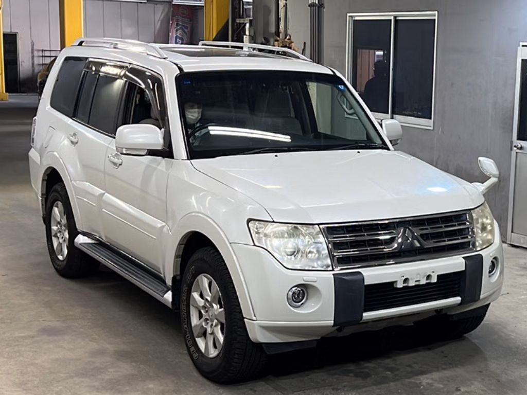 MITSUBISHI PAJERO