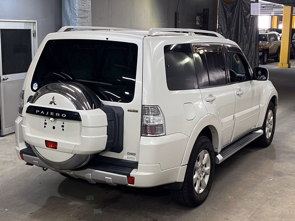 MITSUBISHI PAJERO