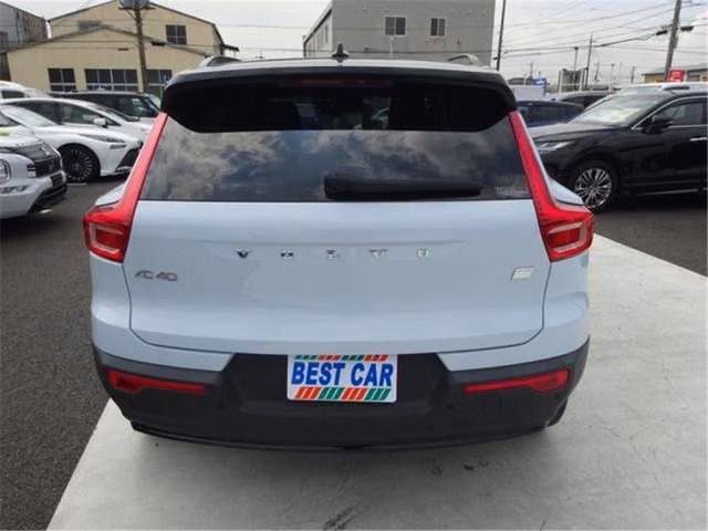 VOLVO EX40
