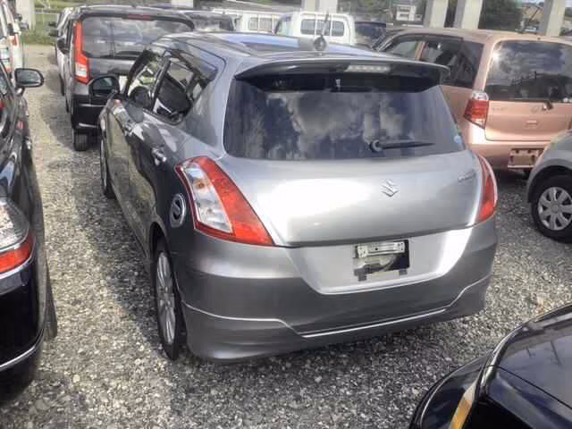 SUZUKI SWIFT