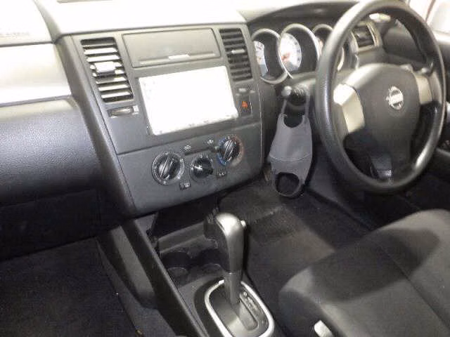 NISSAN TIIDA