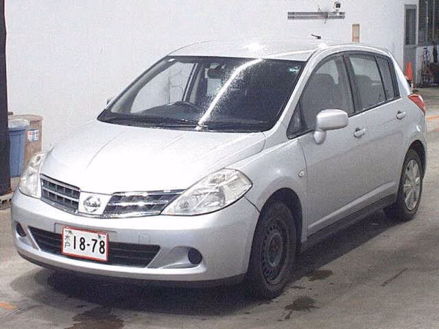 NISSAN TIIDA