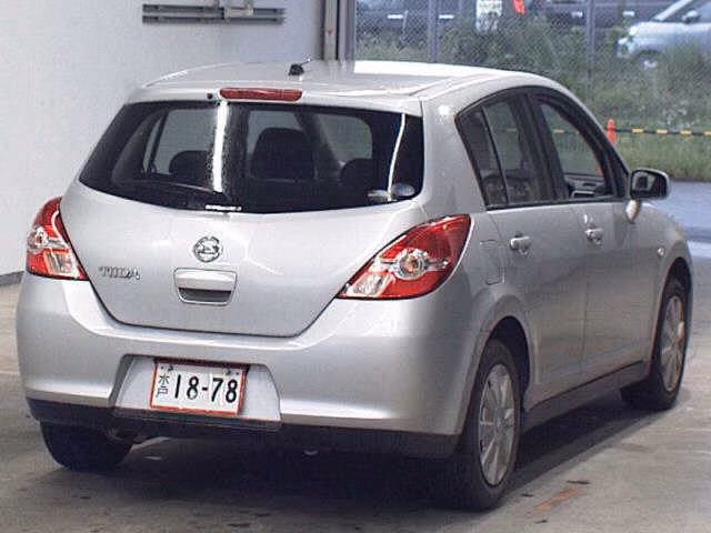 NISSAN TIIDA