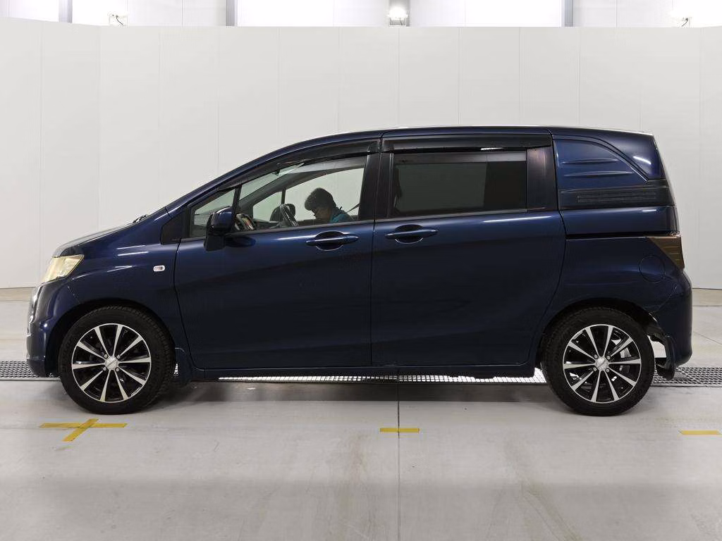 HONDA FREED SPIKE