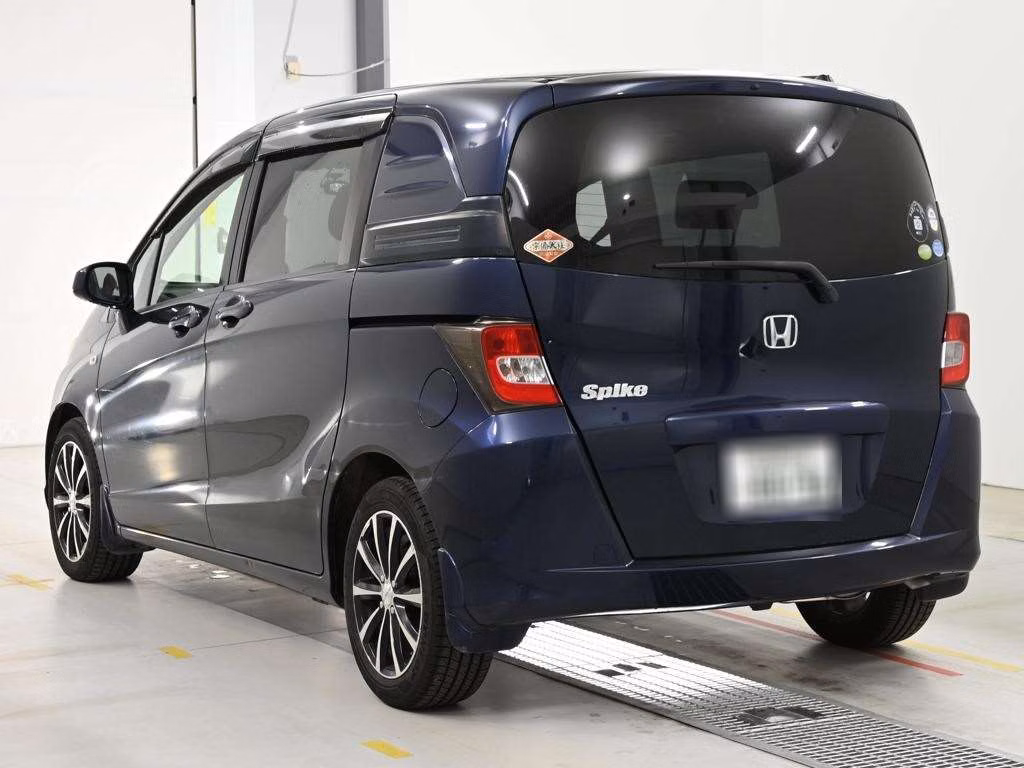 HONDA FREED SPIKE