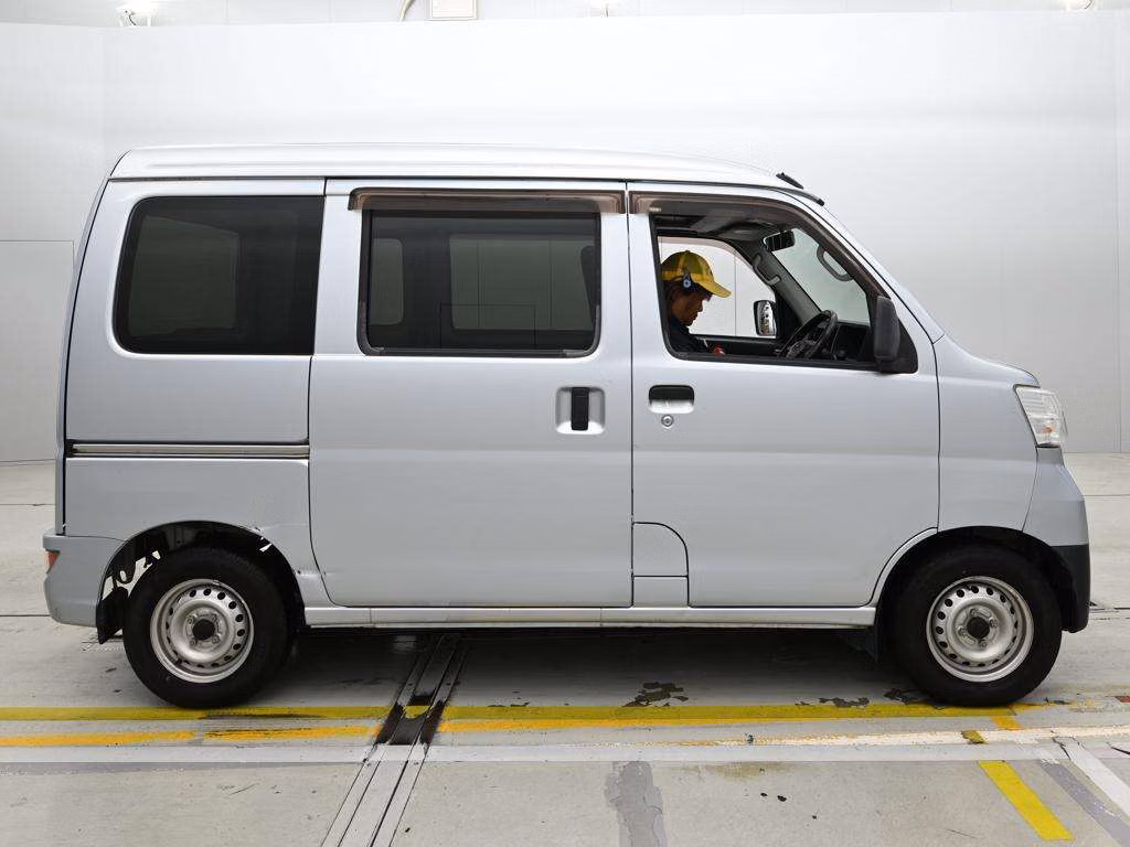 TOYOTA PIXIS VAN