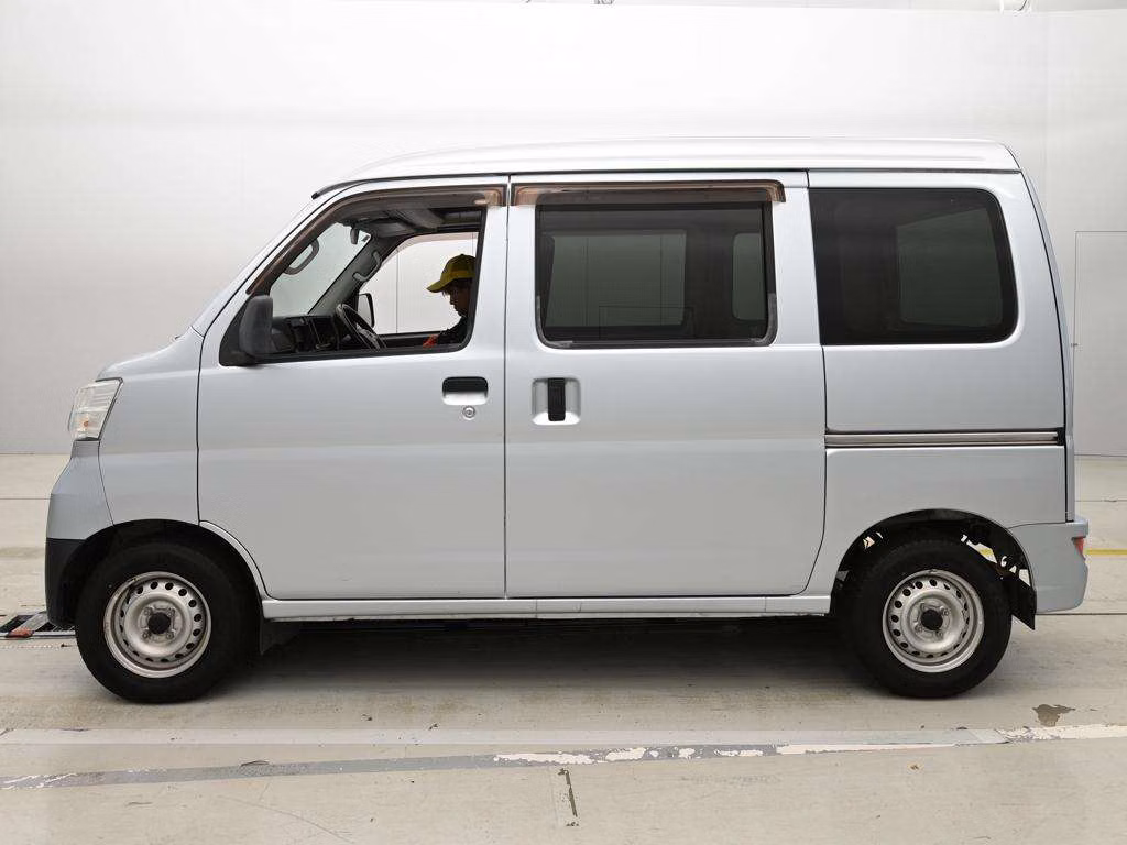 TOYOTA PIXIS VAN