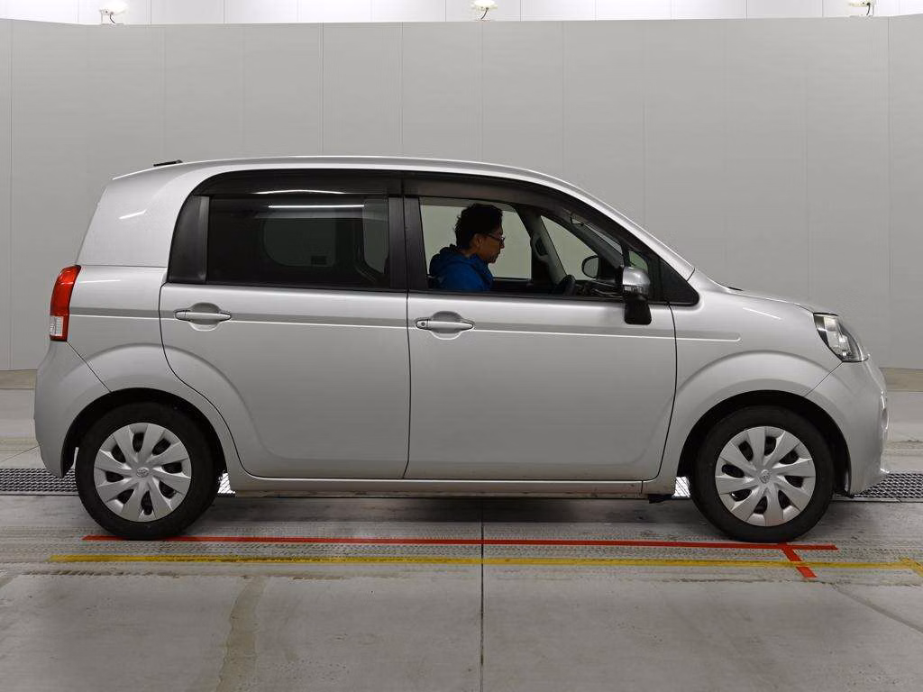 TOYOTA PORTE