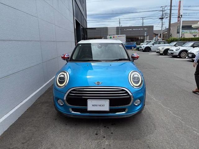 MINI HATCH