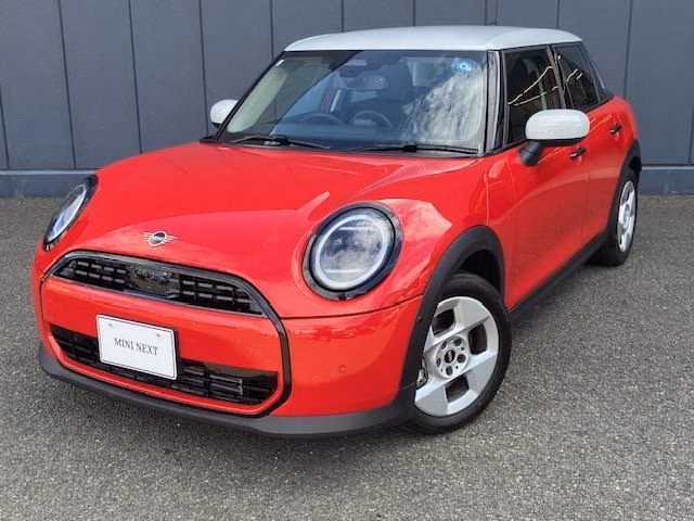 MINI HATCH