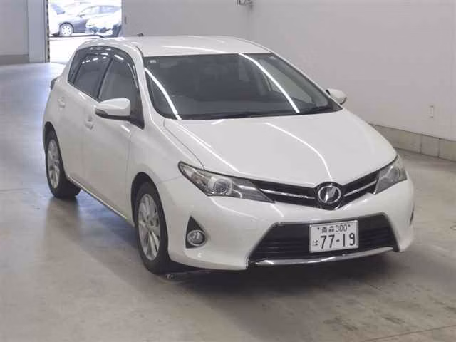 TOYOTA AURIS