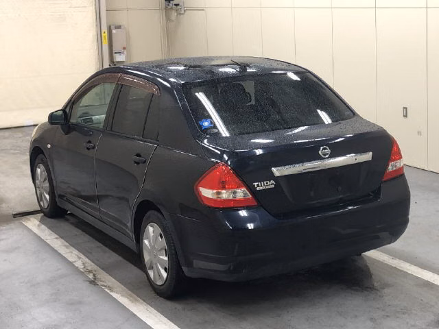 NISSAN TIIDA LATIO