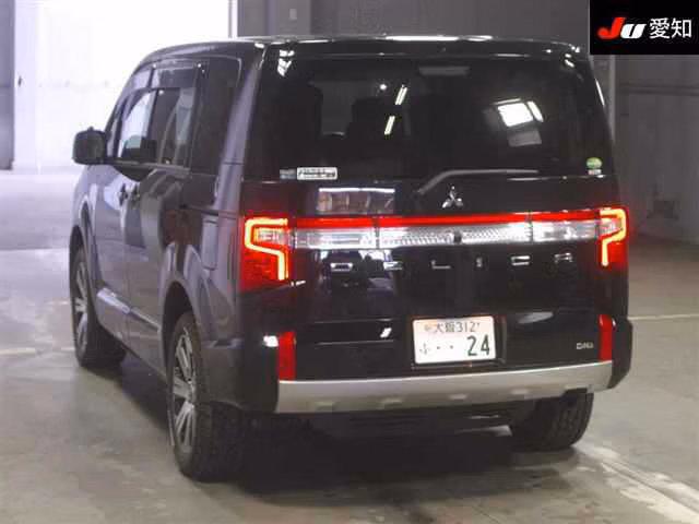 MITSUBISHI DELICA D:5