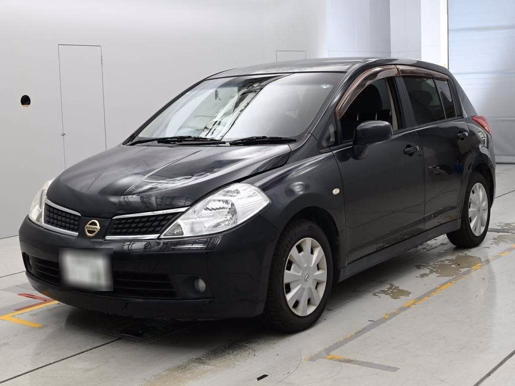 NISSAN TIIDA