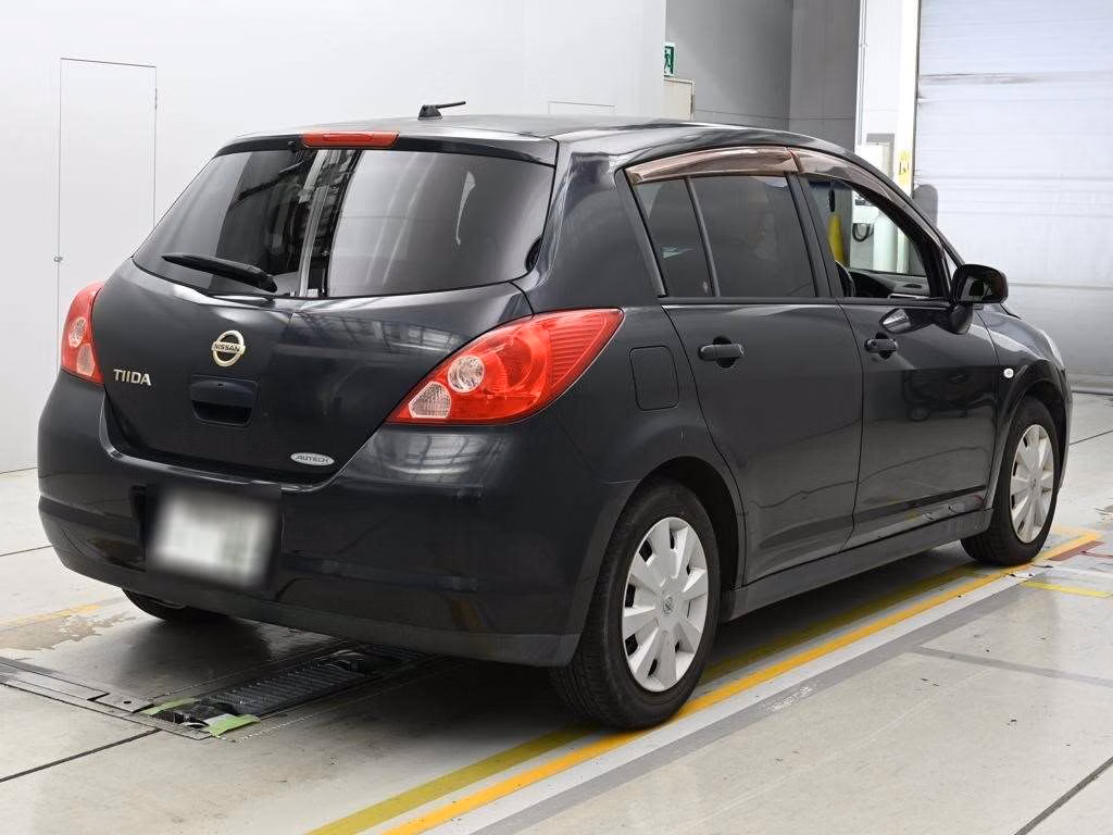 NISSAN TIIDA