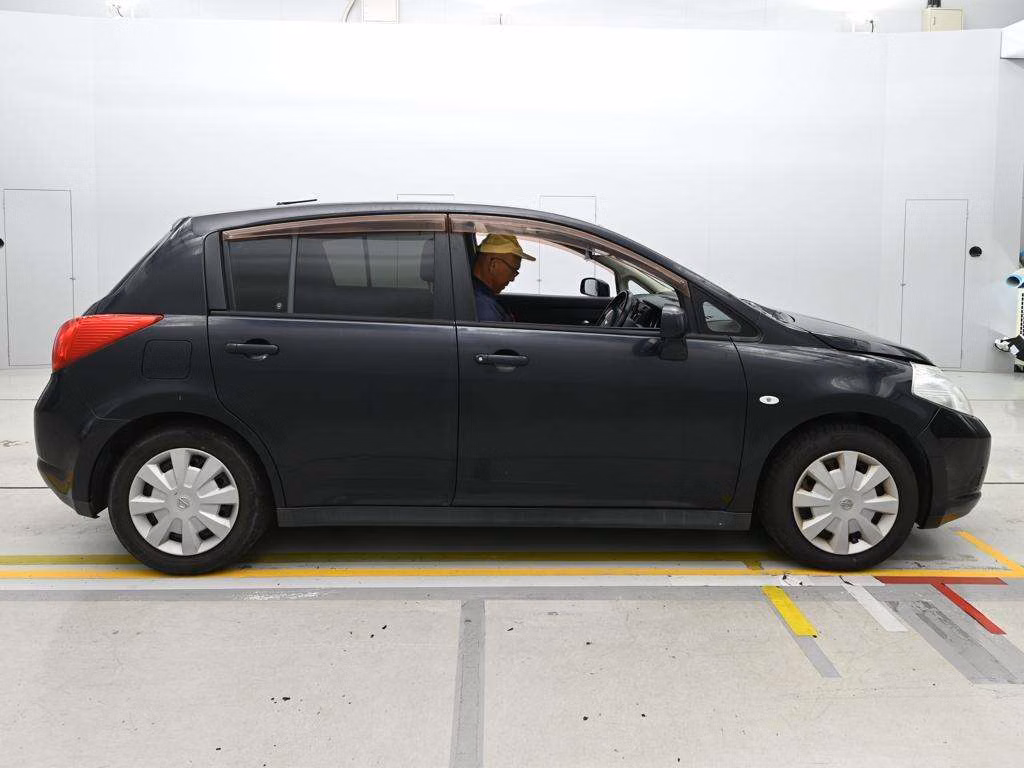 NISSAN TIIDA