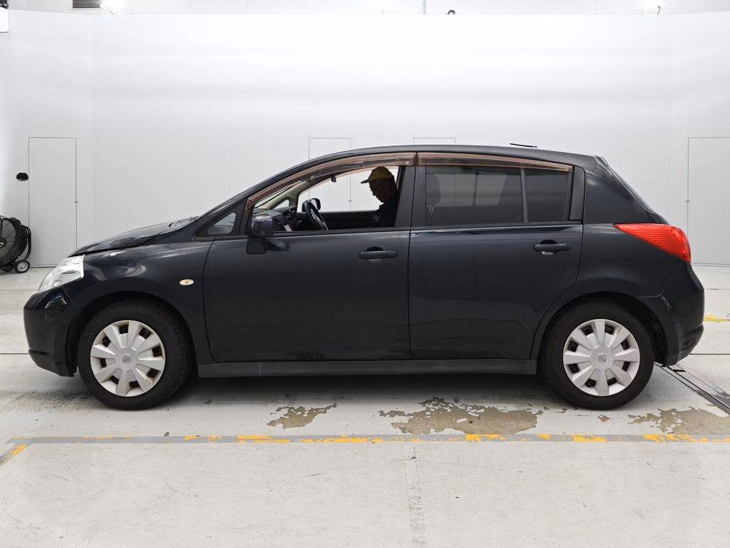 NISSAN TIIDA