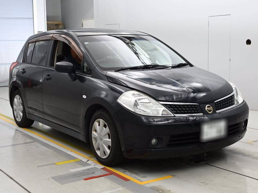 NISSAN TIIDA