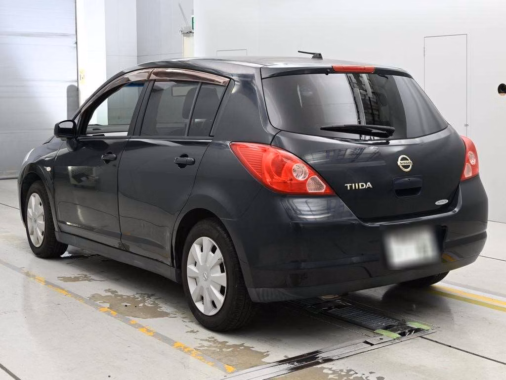NISSAN TIIDA