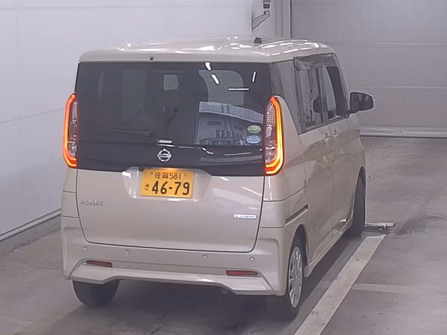 NISSAN ROOX