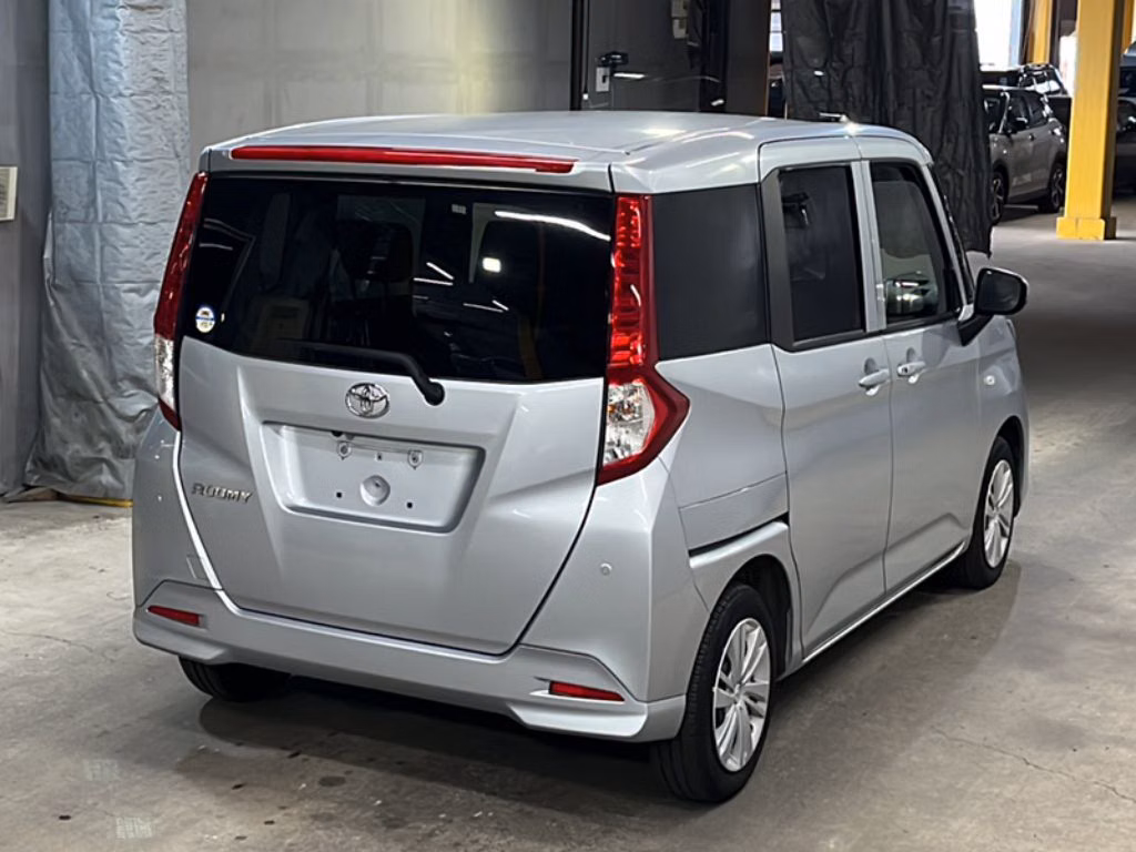 TOYOTA ROOMY