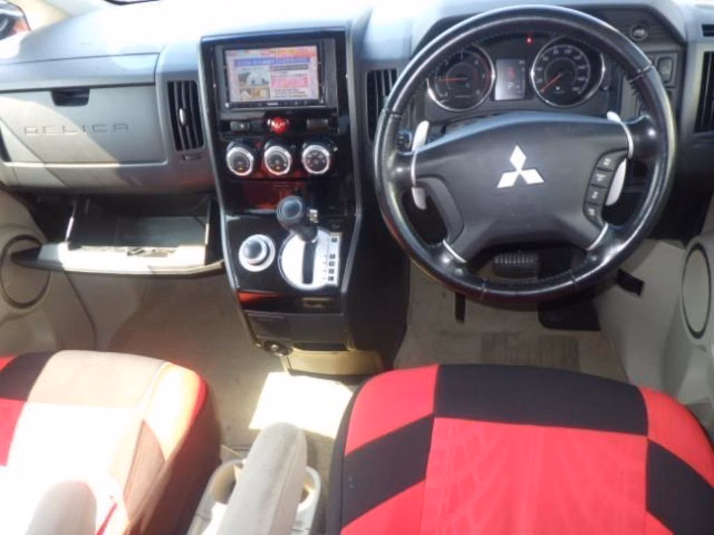 MITSUBISHI DELICA D:5