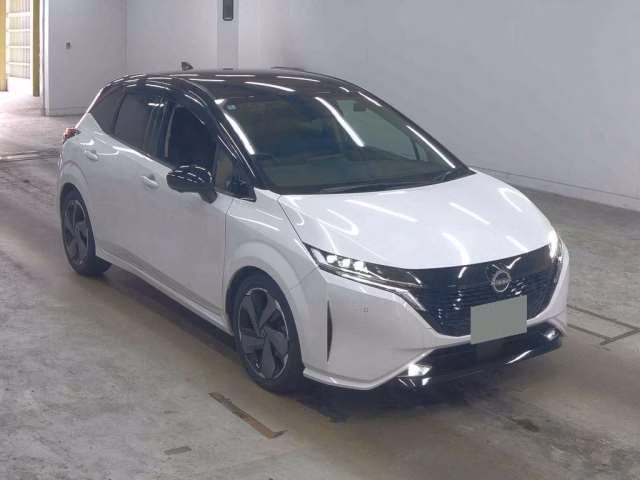 Nissan Aura