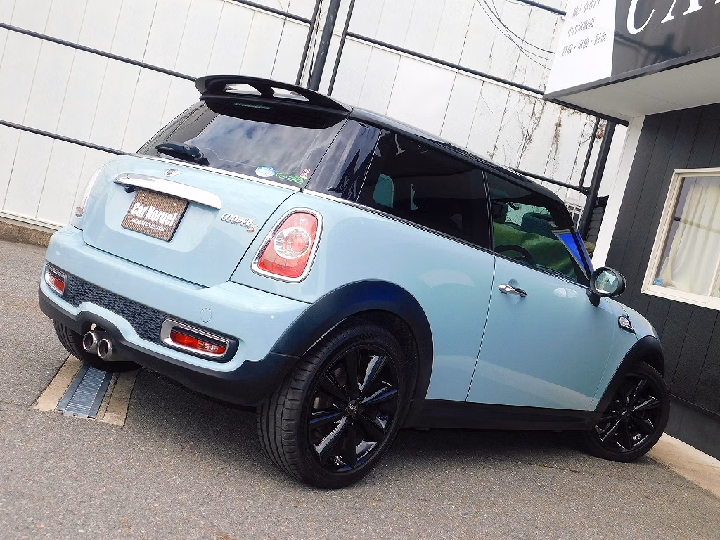 MINI HATCH