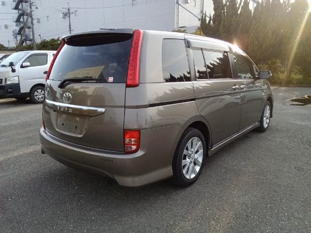 TOYOTA ISIS