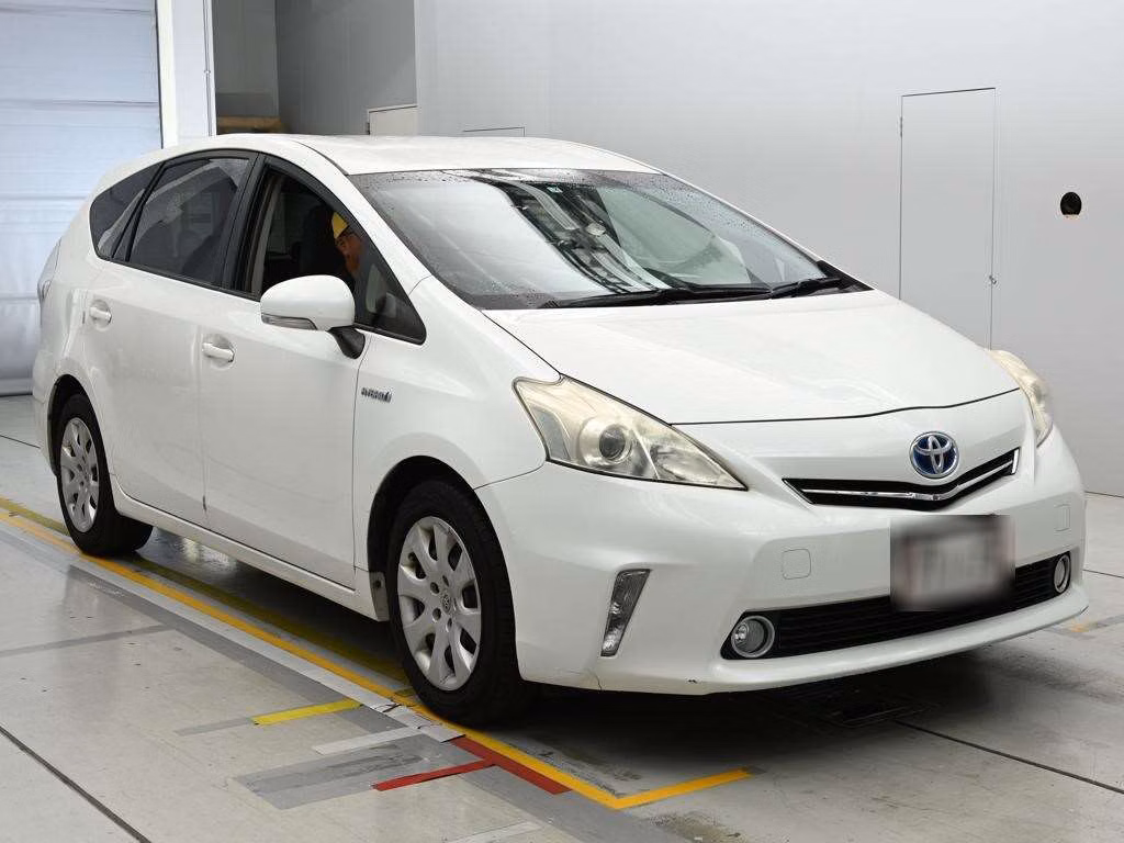 TOYOTA PRIUS ALPHA