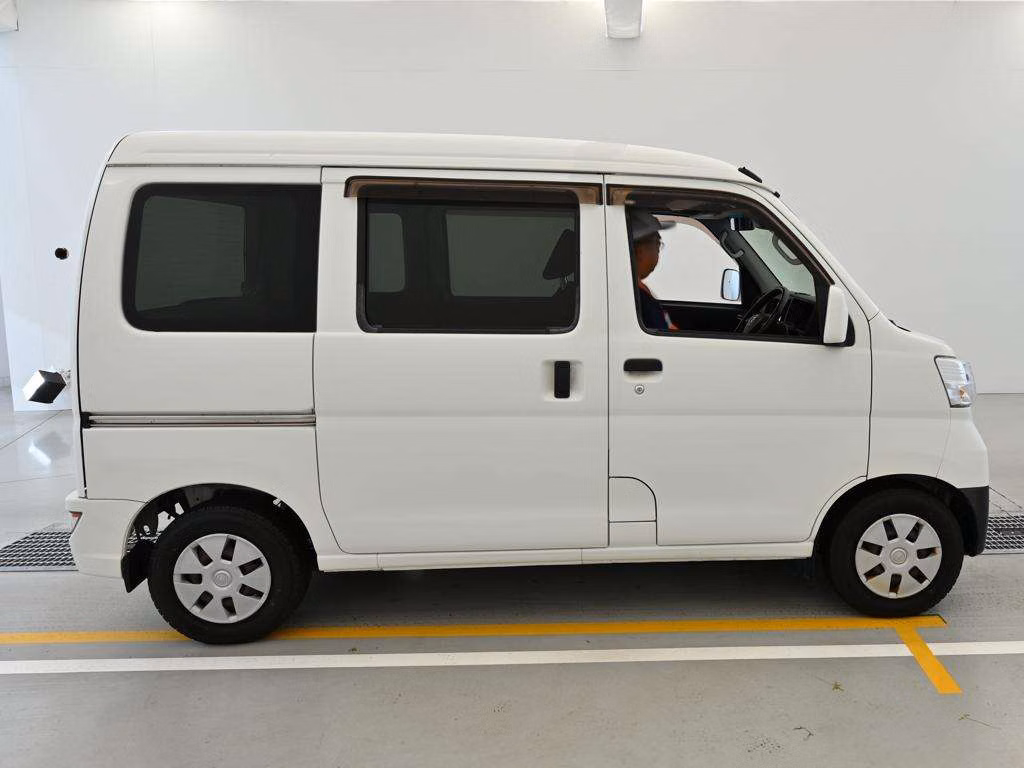 TOYOTA PIXIS VAN