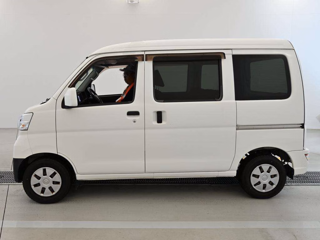 TOYOTA PIXIS VAN