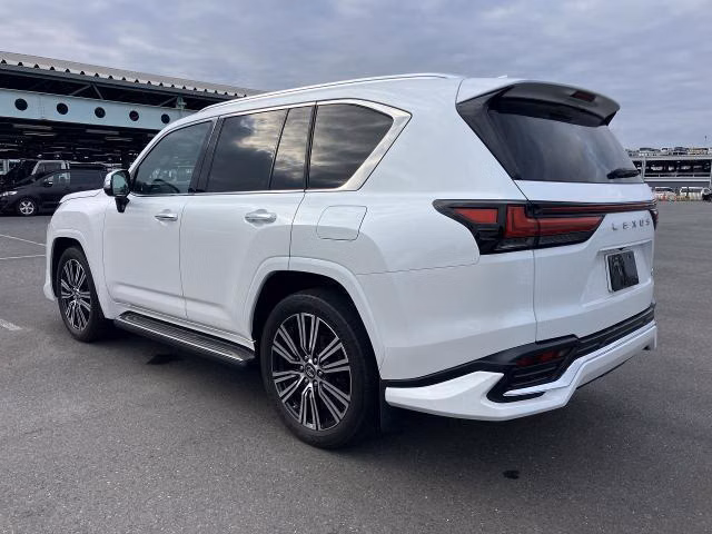 Lexus LX600