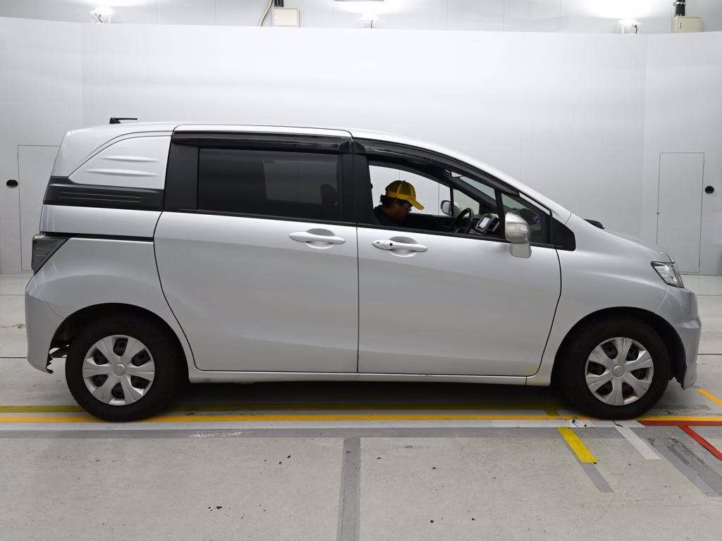 HONDA FREED SPIKE