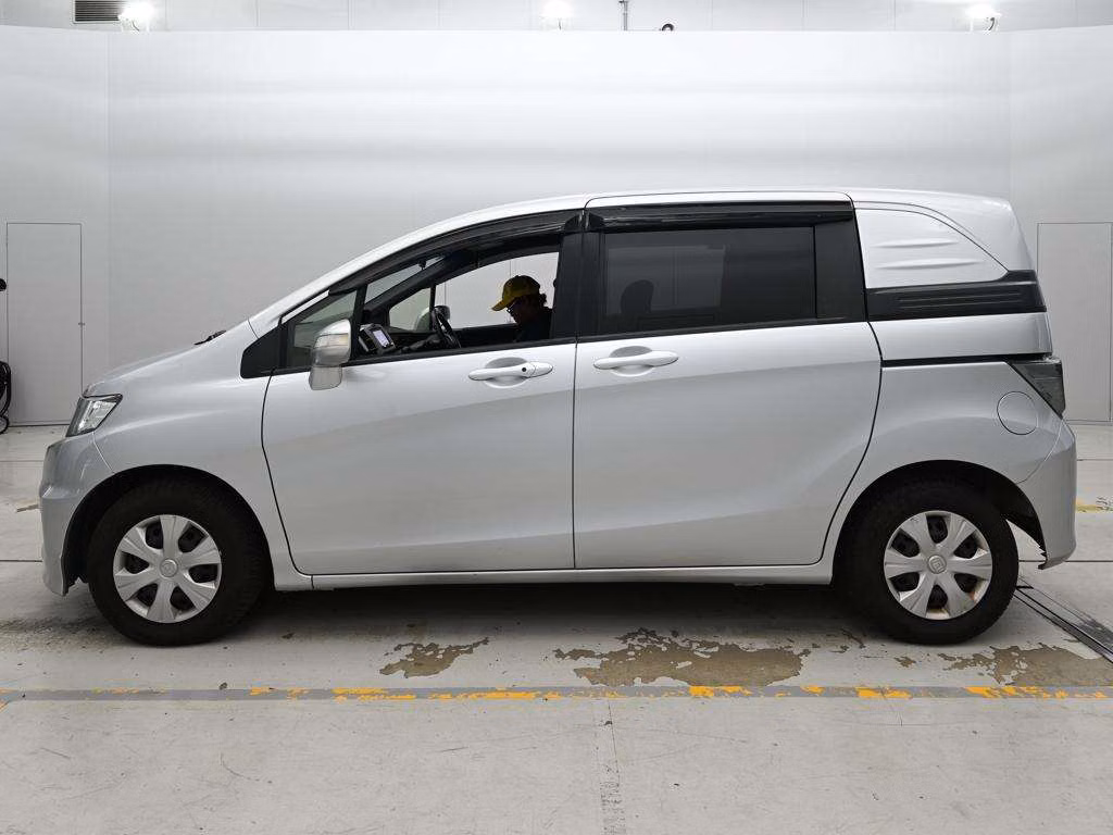 HONDA FREED SPIKE