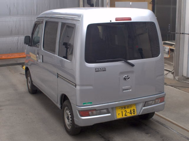 TOYOTA PIXIS VAN