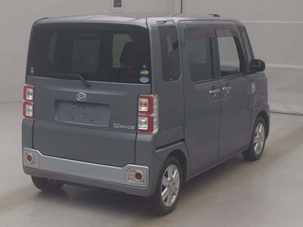 DAIHATSU WAKE
